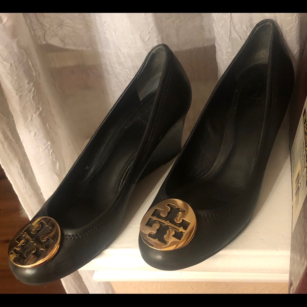 New worn twice Tory Burch Black Wedge heels